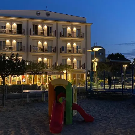 Roxy Aparthotel 3*