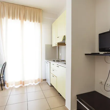 Roxy アパートホテル