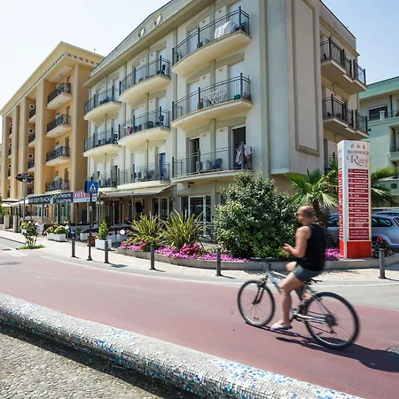 アパートホテル Roxy