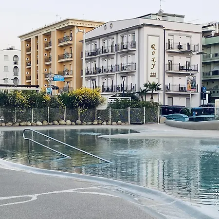 Roxy アパートホテル 3*