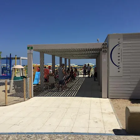 מלון דירות Roxy 3*